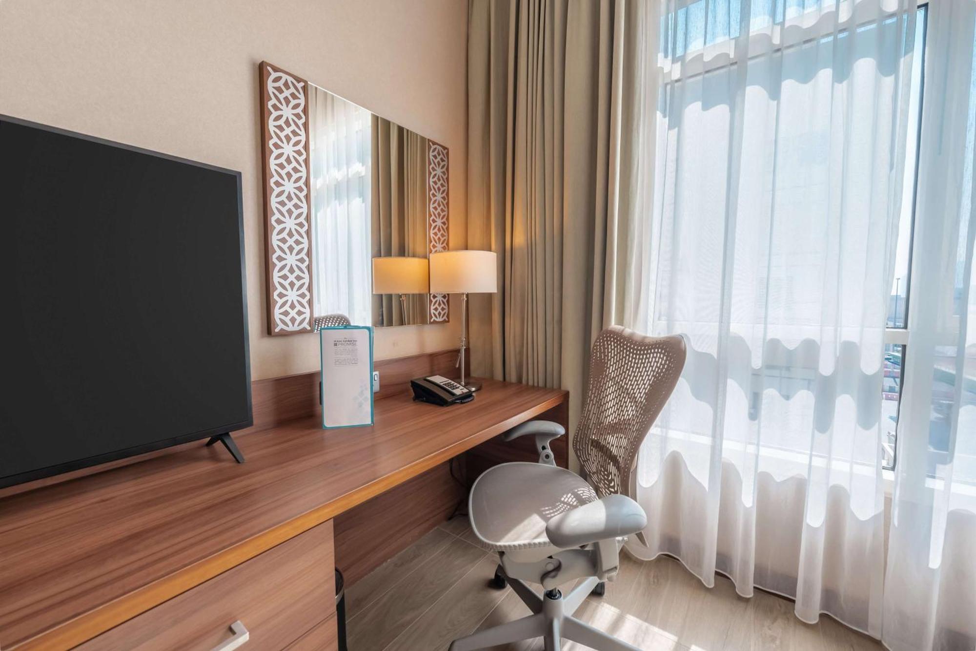 Hilton Garden Inn Dubai Al Mina - Jumeirah Zewnętrze zdjęcie